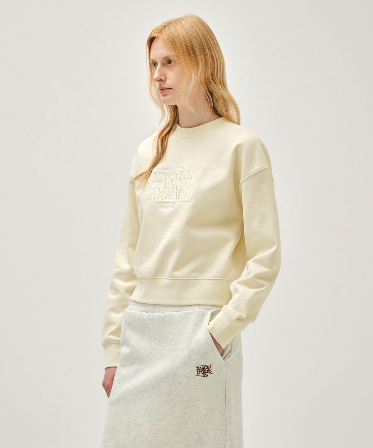 MARITHE W CLASSIC LOGO CROP SWEATSHIRT ivory