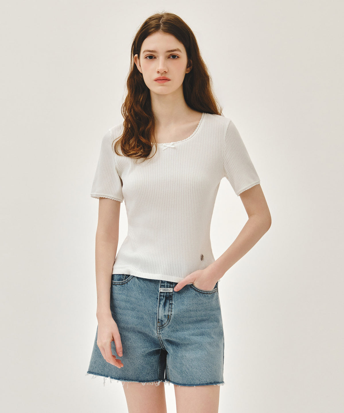 MARITHE W SQUARE NECK LACE DETAIL TEE white