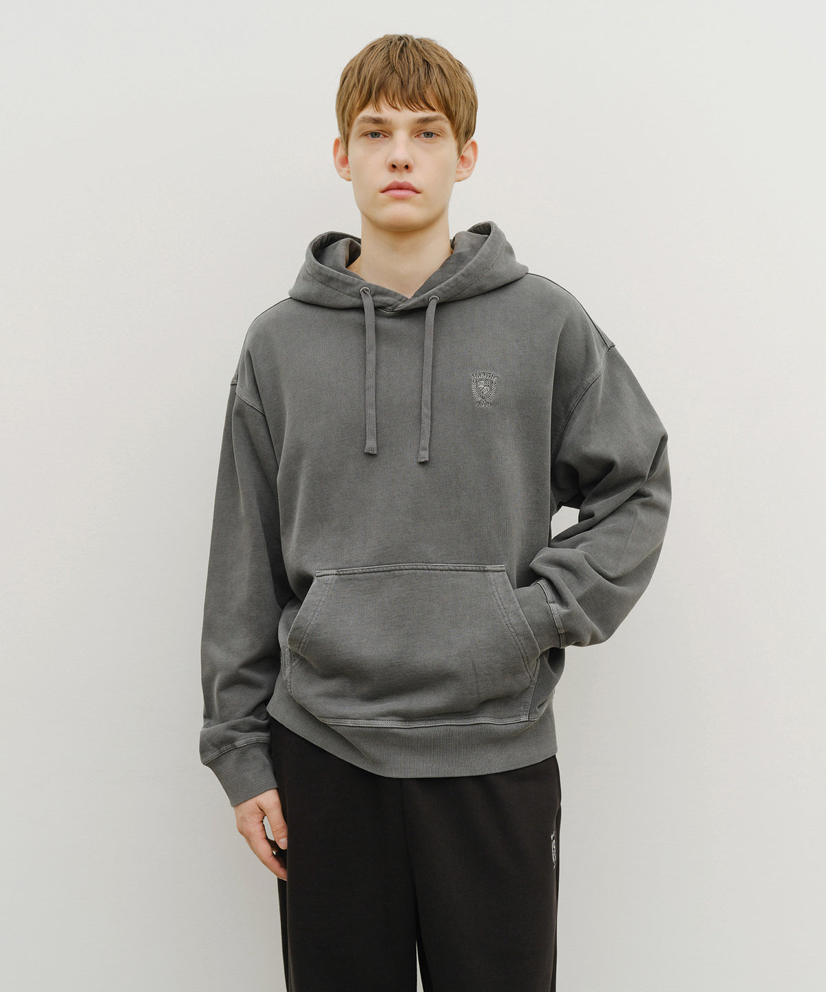 MARITHE CREST LOGO GARMENT DYED OVERSIZIZED HOODIE charcoal