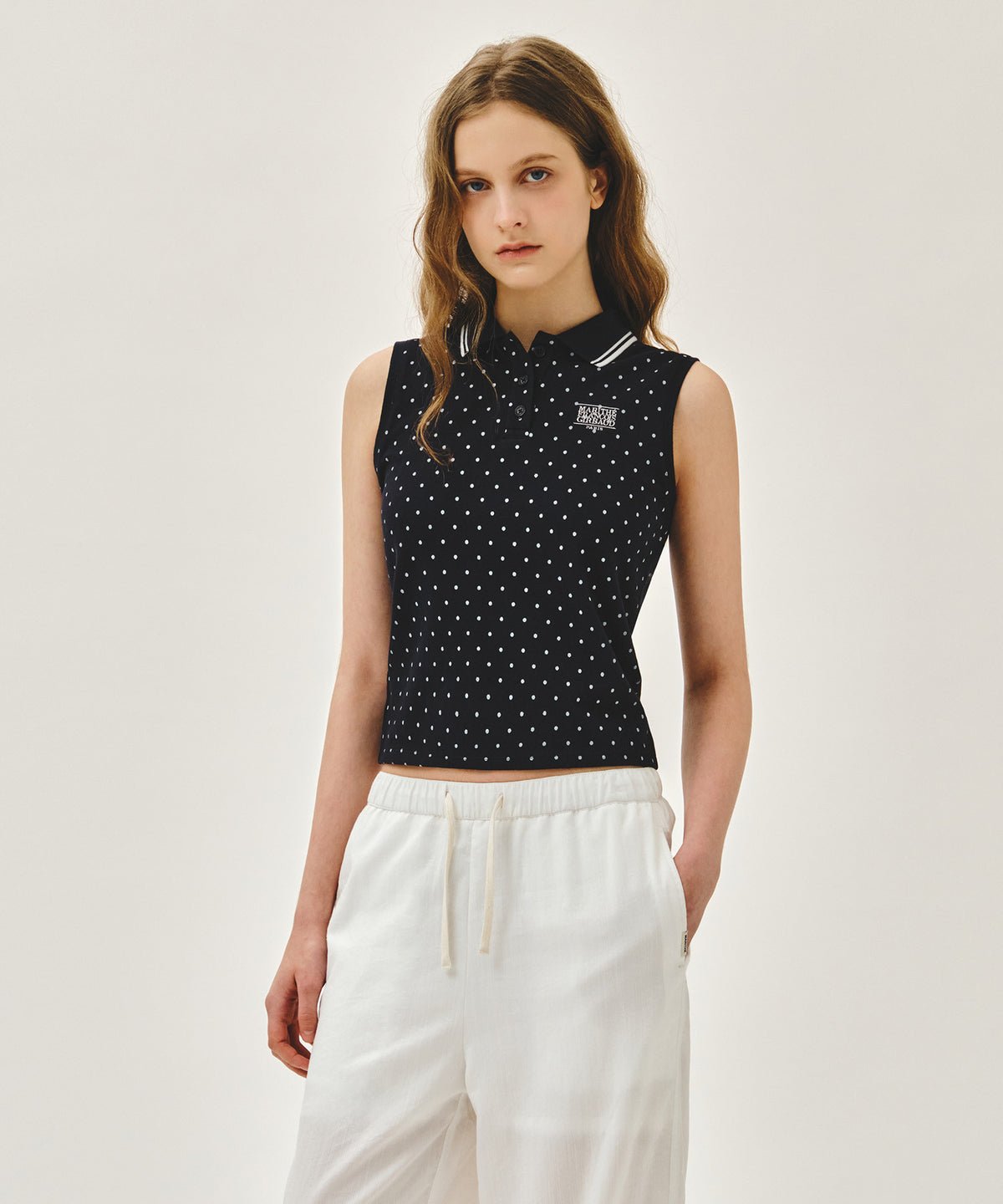 MARITHE W SMALL CLASSIC LOGO PK COLLAR SLEEVELESS dot