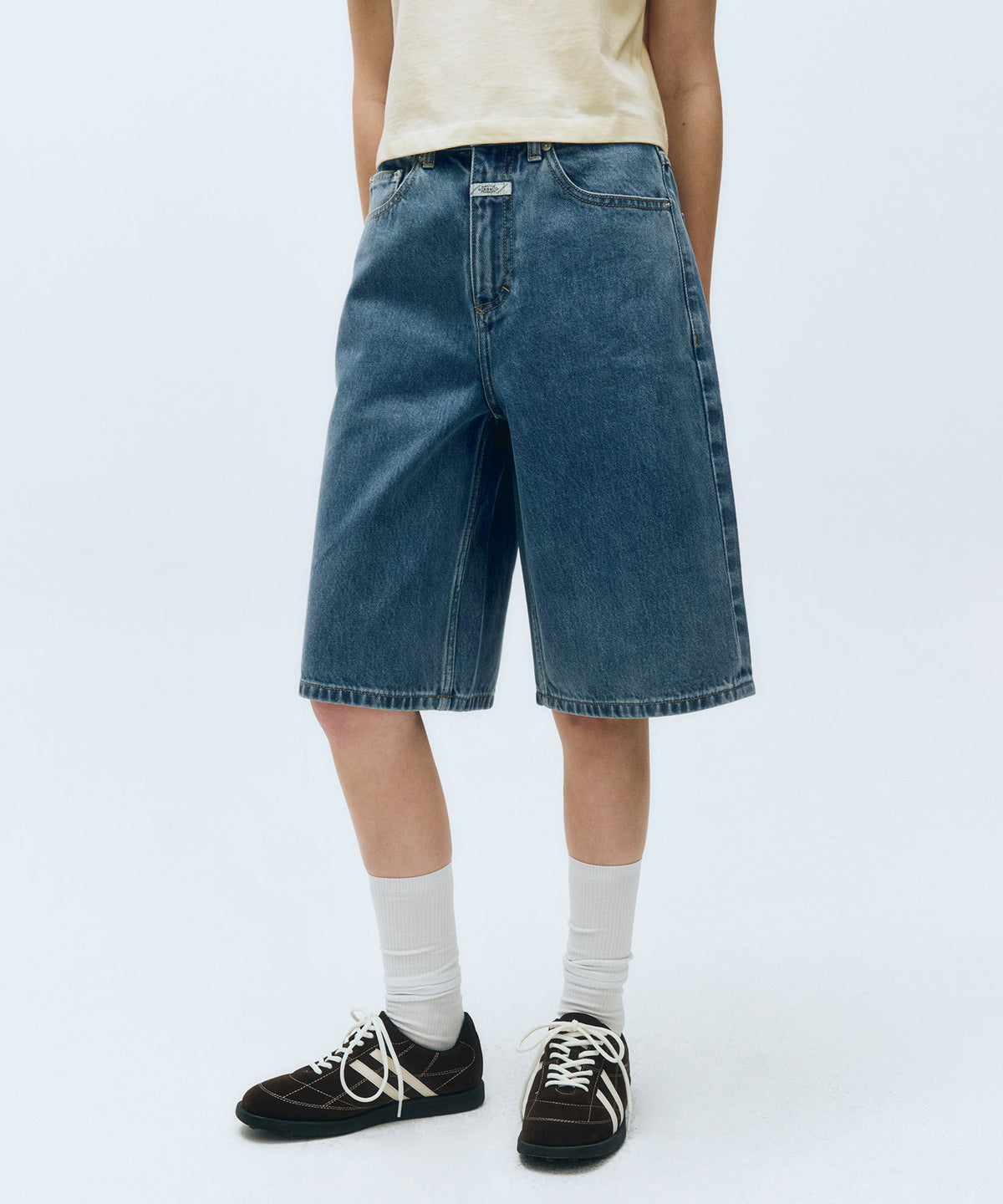 MARITHE W LONG BERMUDA DENIM PANTS light blue