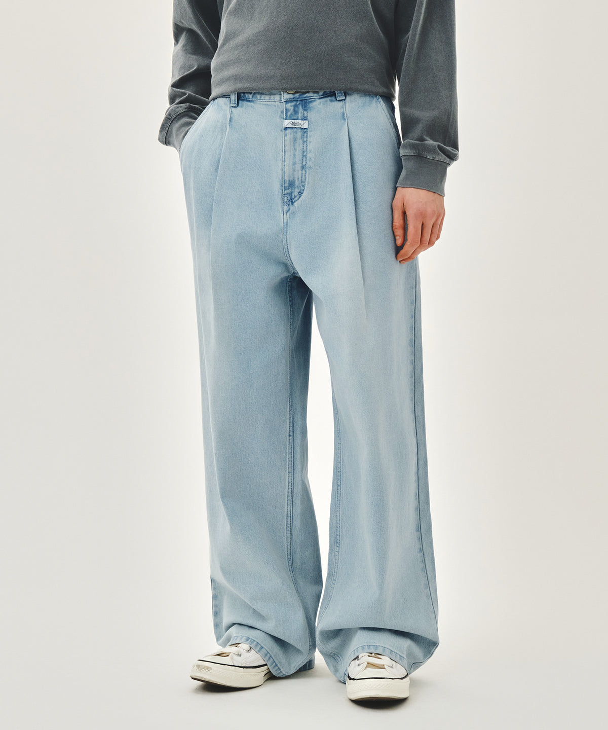 MARITHE NEW LOW-WAIST TUCK WIDE DENIM PANTS light blue