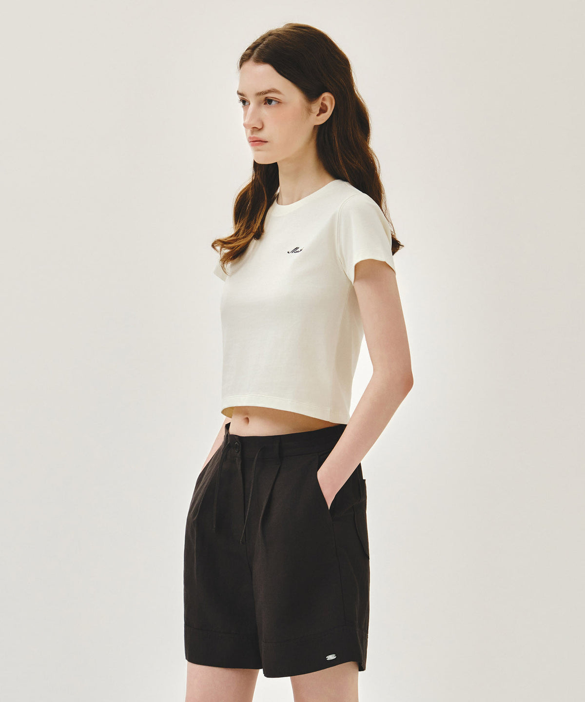 MARITHE W SMALL LETTERING SLIM CROP TEE ivory