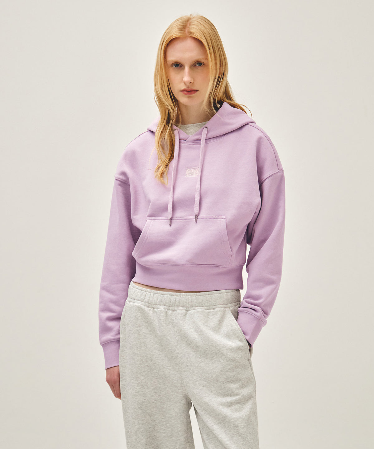 MARITHE W DRAWING CLASSIC LOGO CROP HOODIE lavender