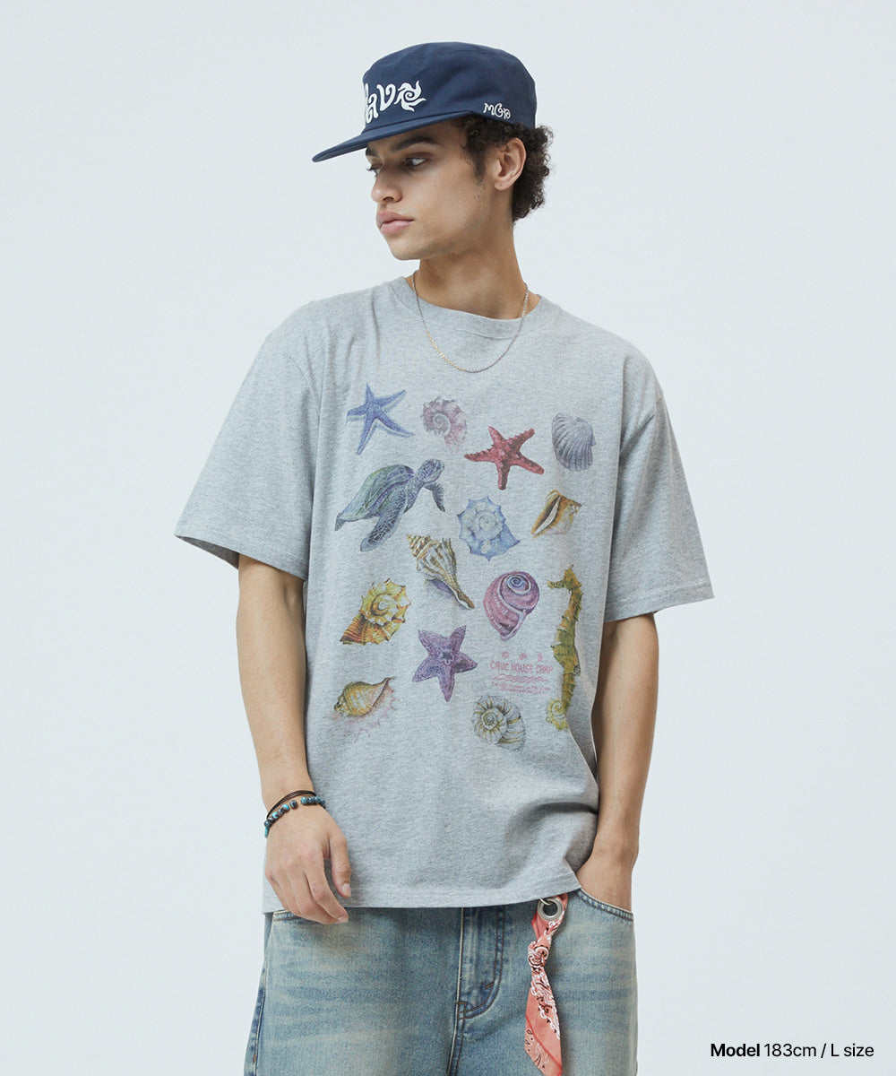 MAHAGRID SEA SHELLS TEE [GREY]