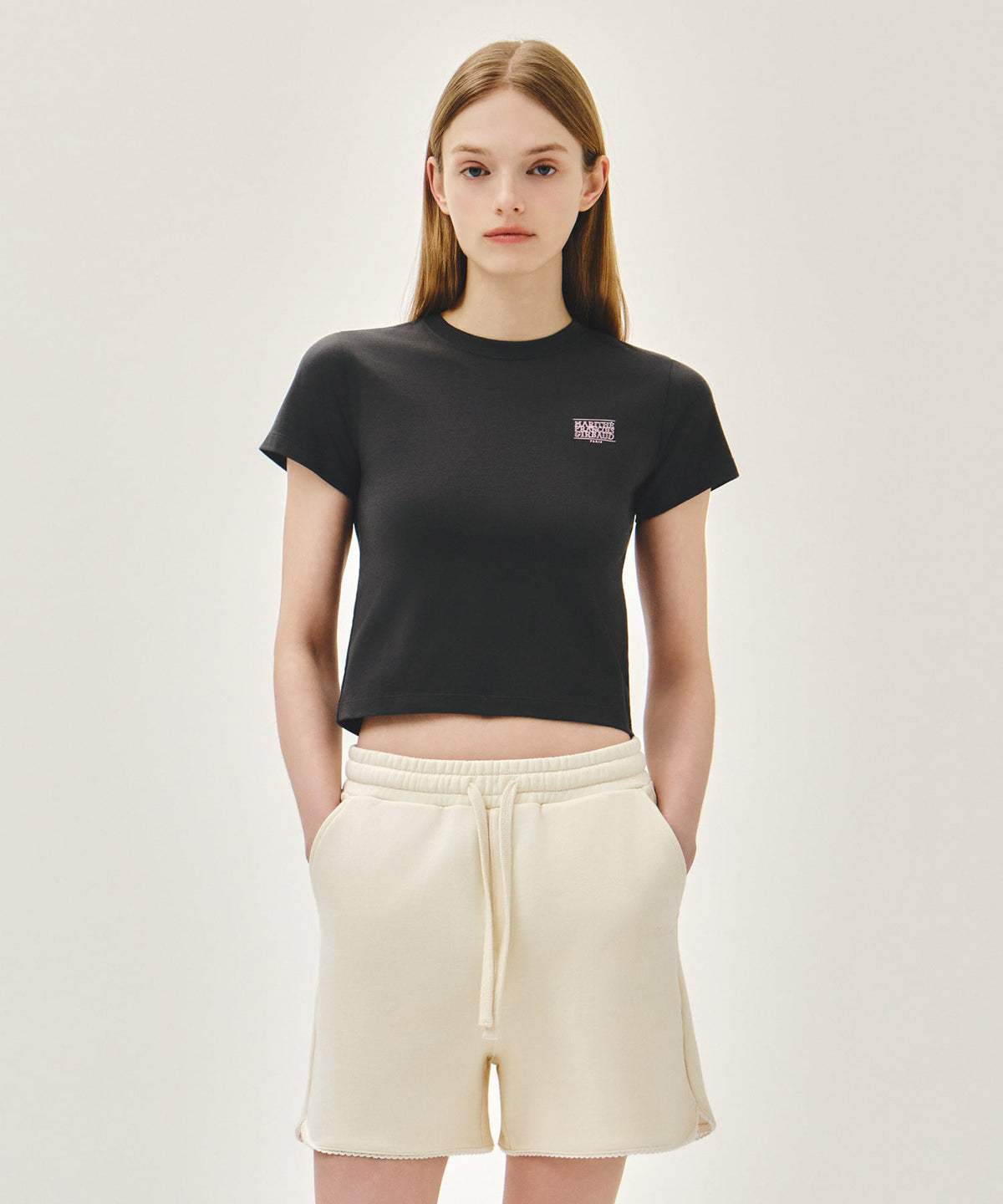 MARITHE W ANTIQUE CLASSIC LOGO SLIM CROP TEE charcoal
