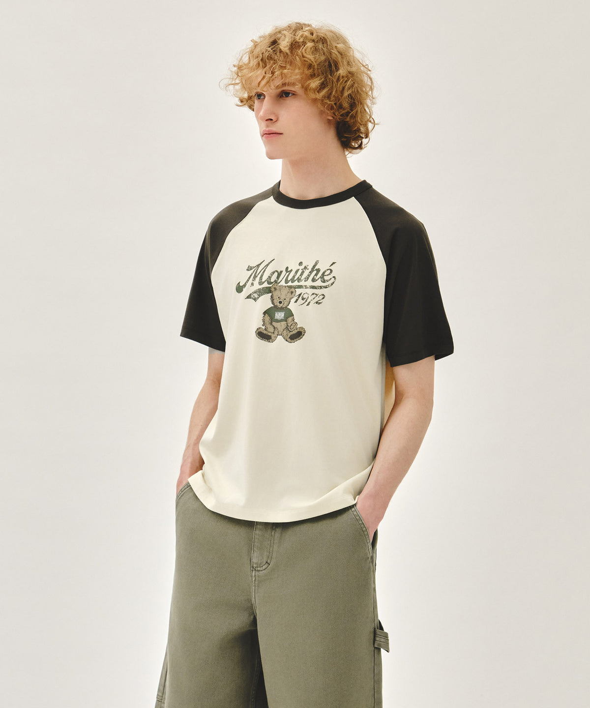 MARITHE [REGEN] DOODLE GRAPHIC RAGLAN TEE khaki