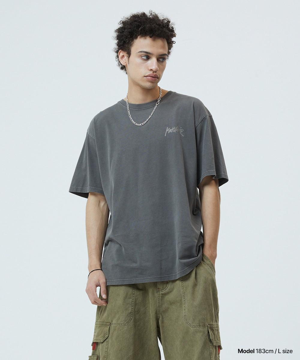 MAHAGRID PIGMENT GRAFFITI LOGO TEE[CHARCOAL]