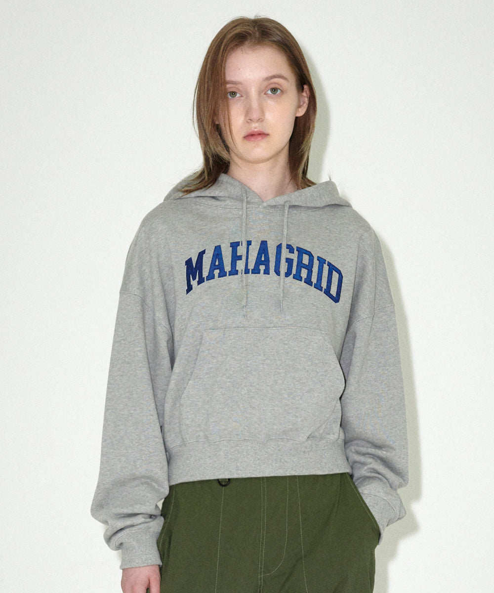 MAHAGRID VARSITY LOGO CROP HOODIE [GREY]