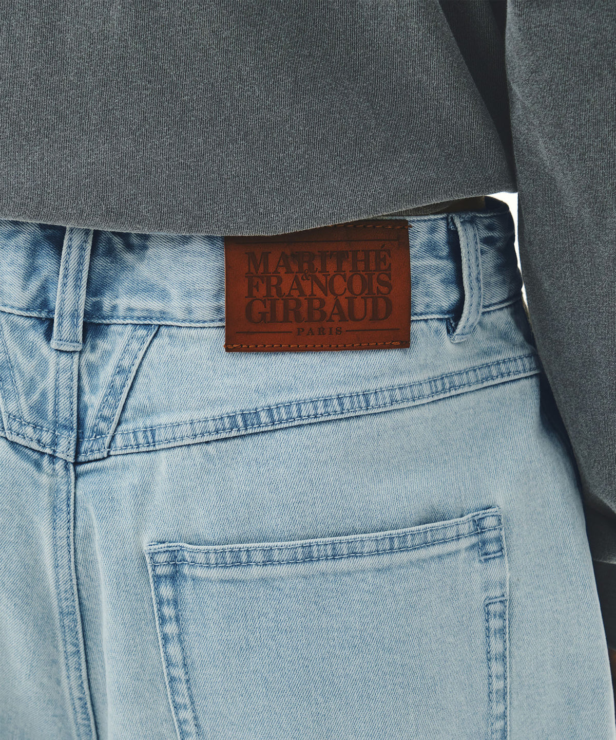 MARITHE NEW LOW-WAIST TUCK WIDE DENIM PANTS light blue