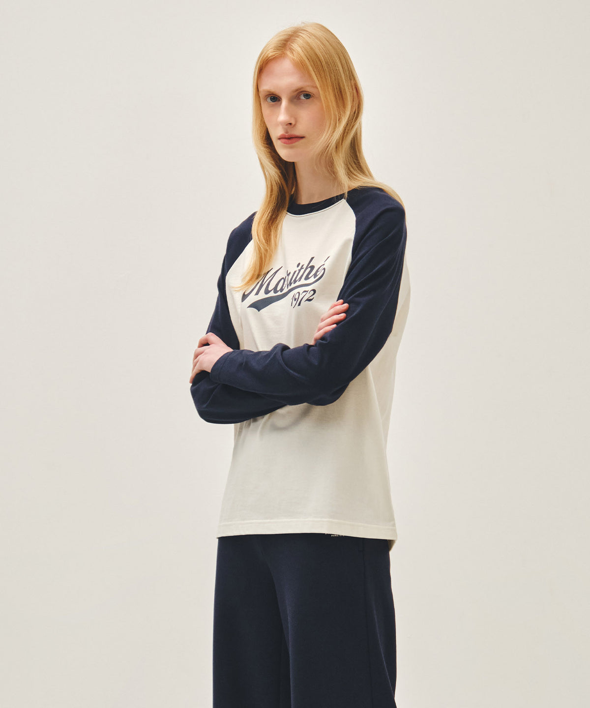 MARITHE SLEEVE CONTRAST LONG SLEEVE TEE navy