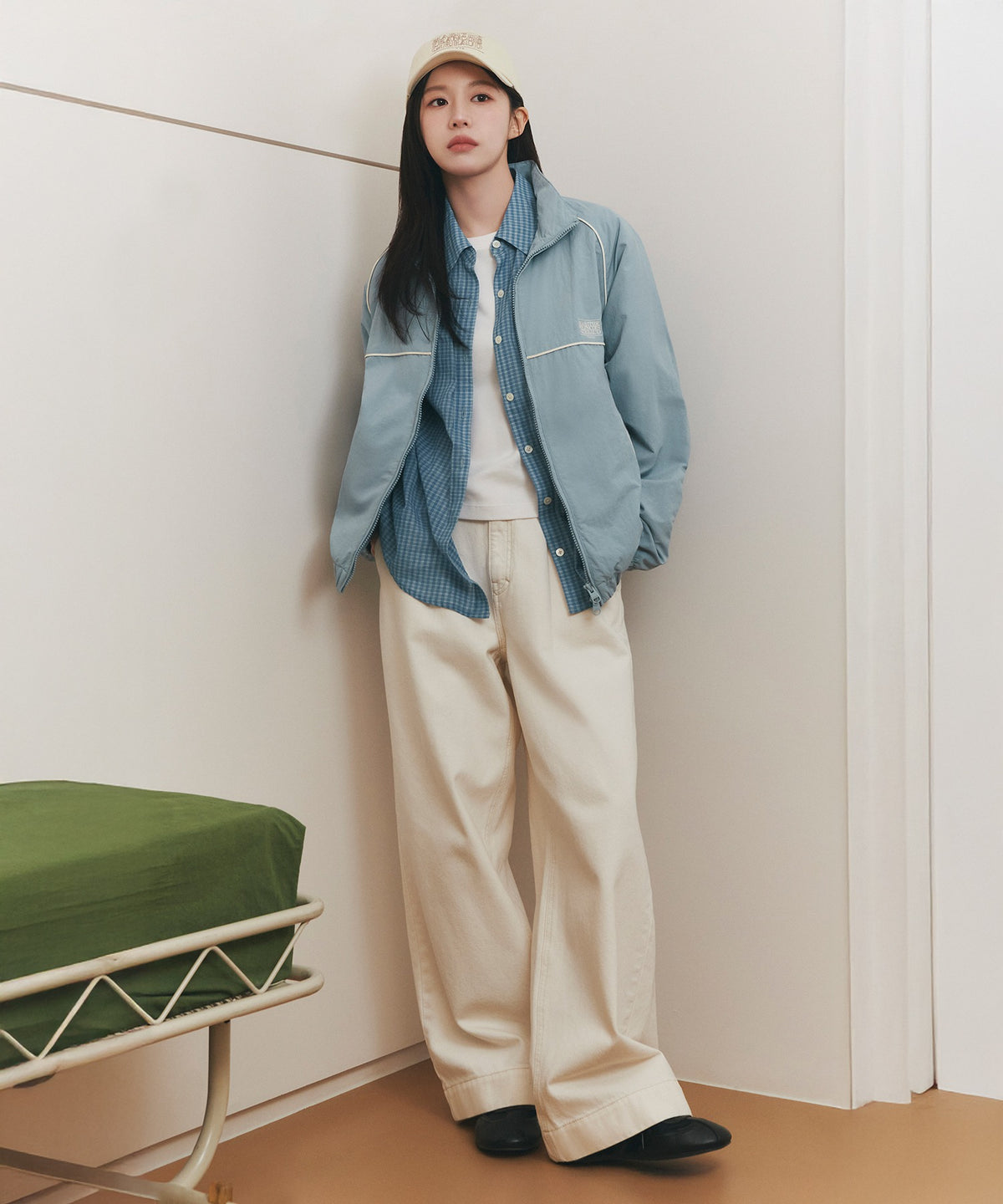 MARITHE LOW-WAIST TUCK WIDE DENIM PANTS ecru