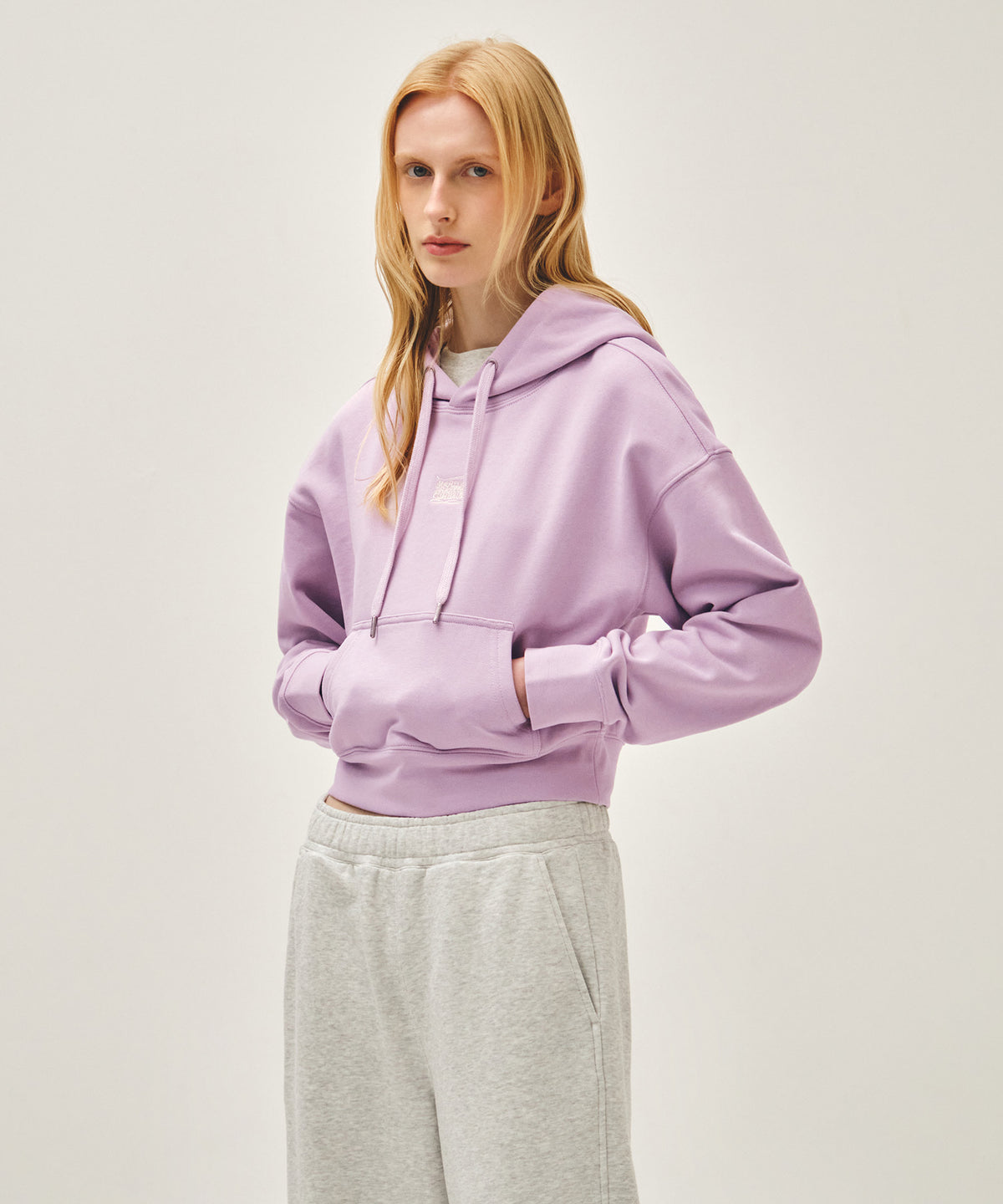 MARITHE W DRAWING CLASSIC LOGO CROP HOODIE lavender