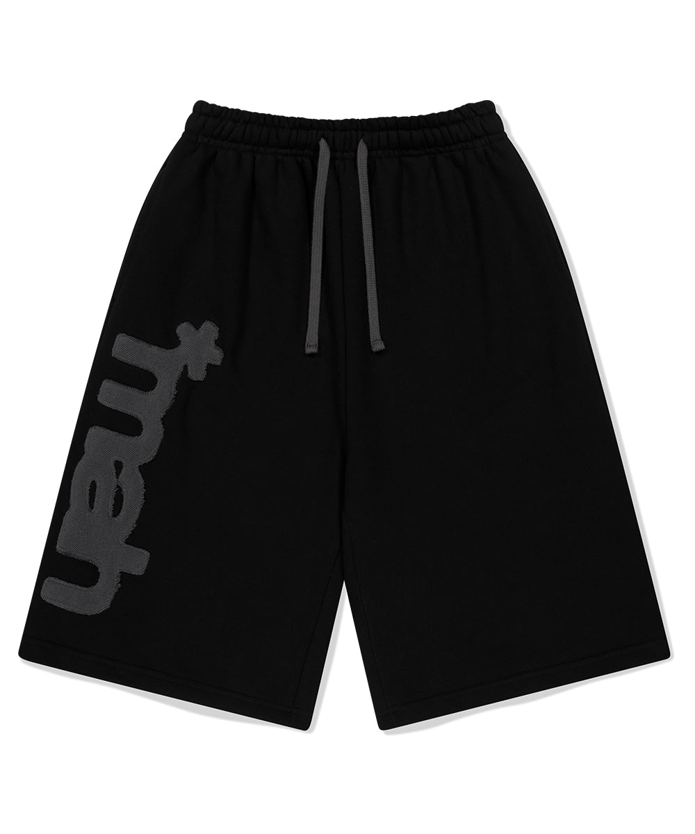 MAHAGRID BERMUDA MAH APPLIQUE SWEATSHORT [BLACK]