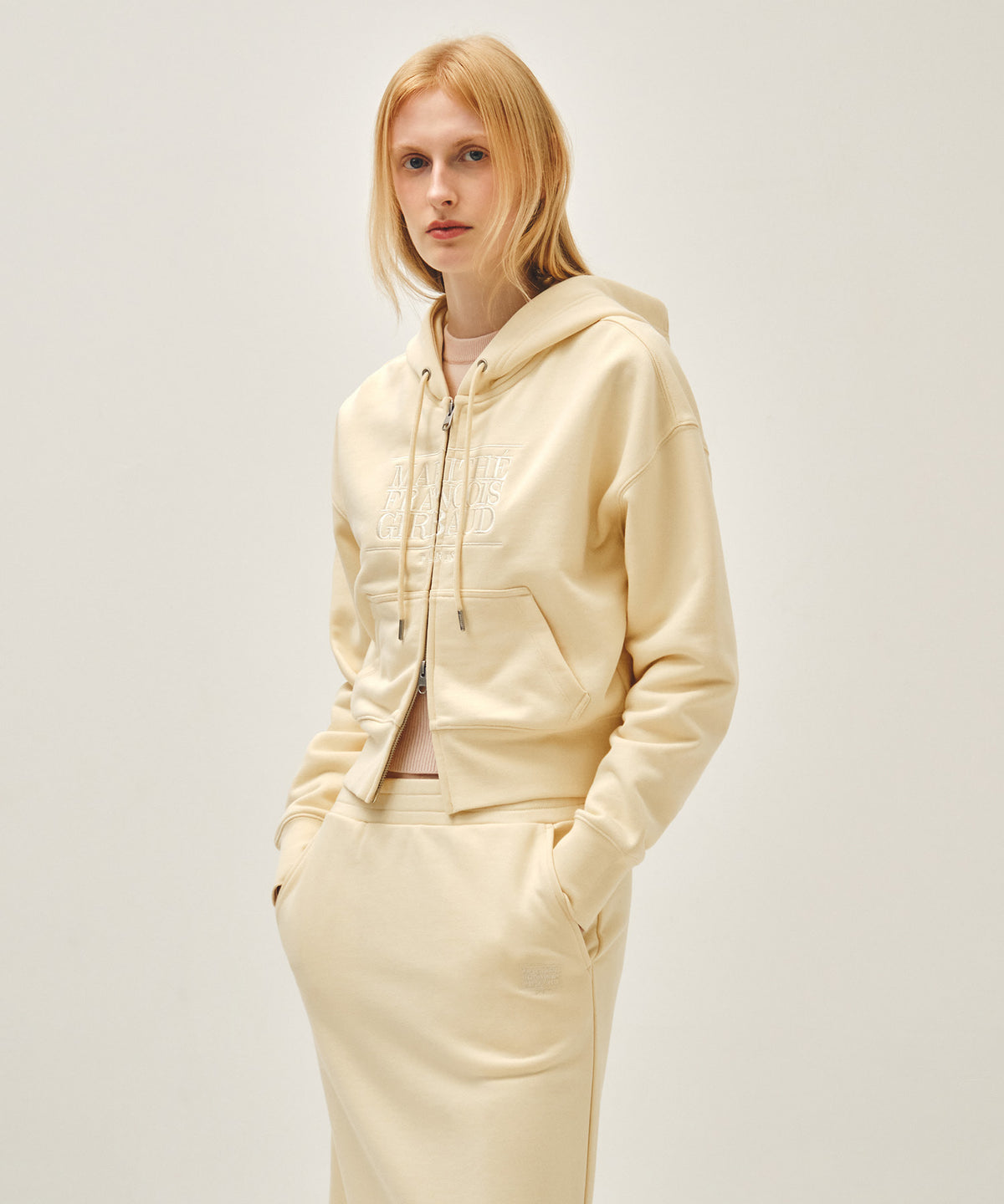 MARITHE W CLASSIC LOGO CROP HOODIE ZIPUP butter