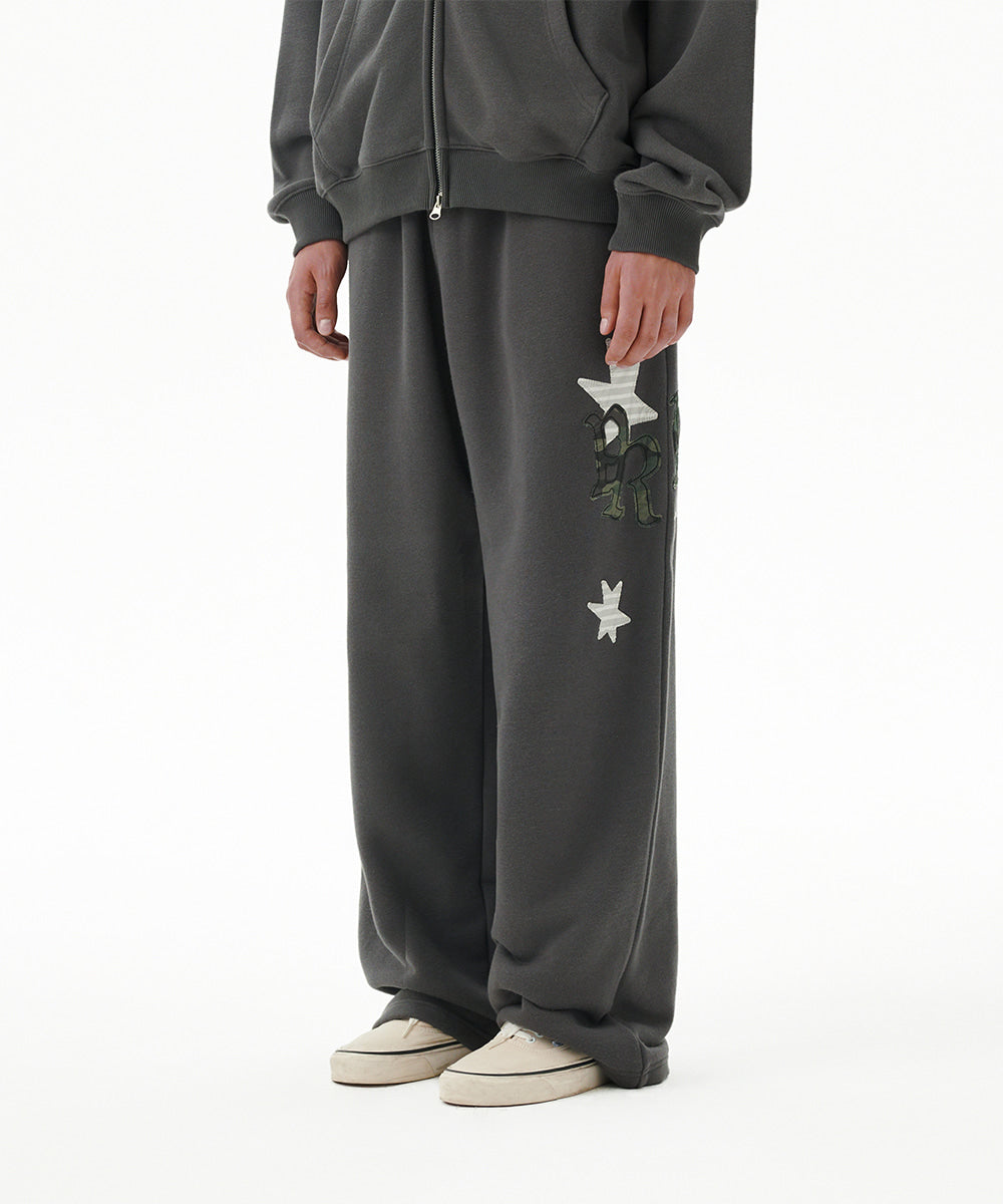 MAHAGRID PRAY APPLIQUE SWEAT PANT [CHARCOAL]