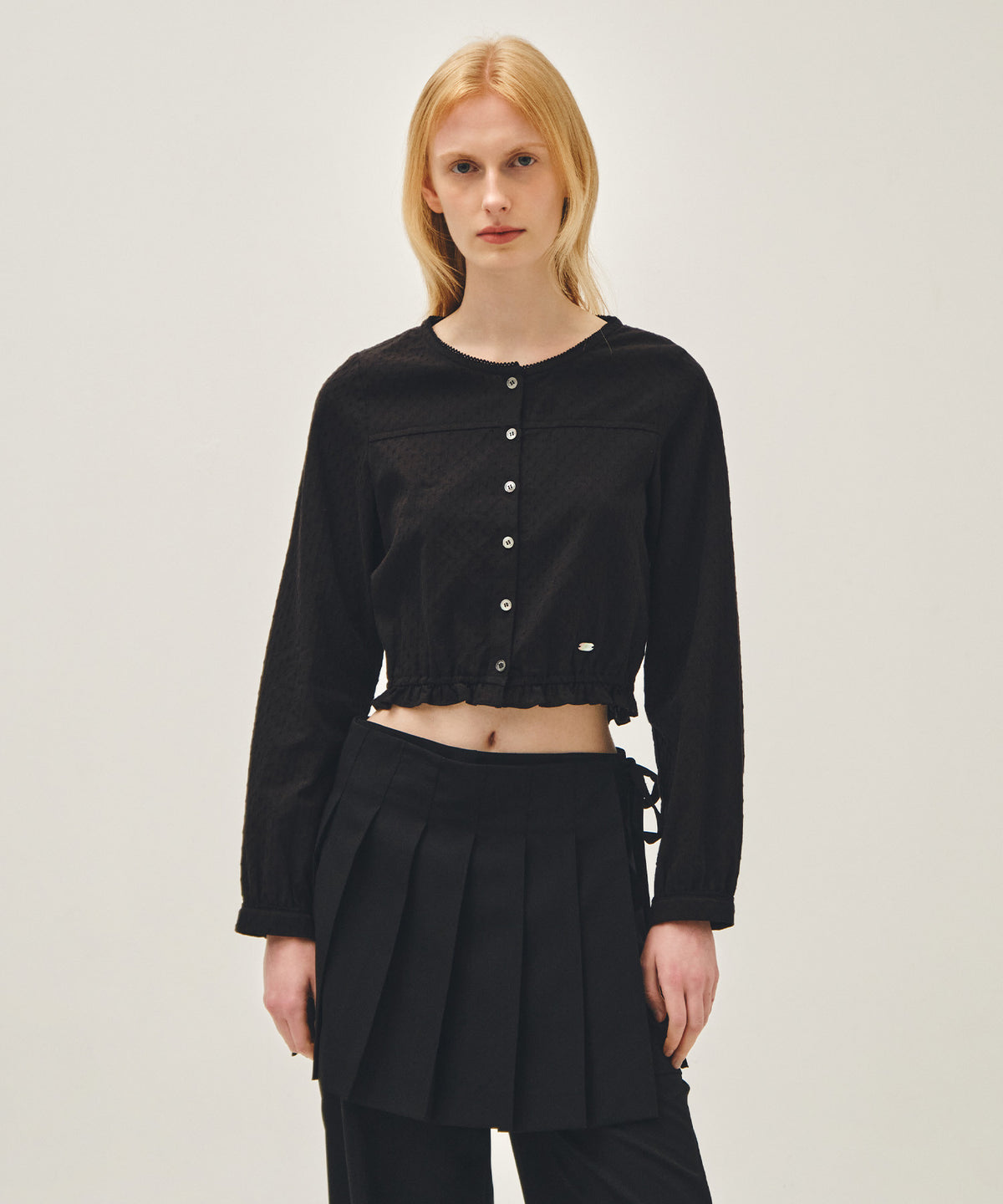 MARITHE W LACE SHIRRING CROP BLOUSE black