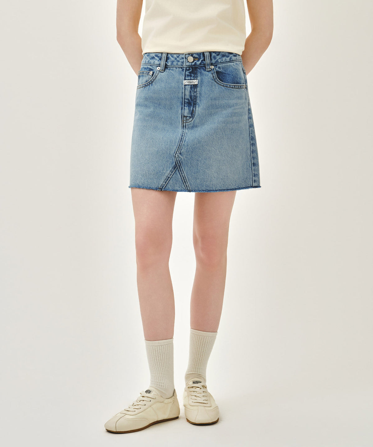 MARITHE W RAW EDGE DENIM MINI SKIRT light blue