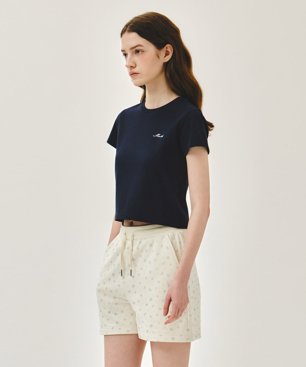 MARITHE W SMALL LETTERING SLIM CROP TEE navy