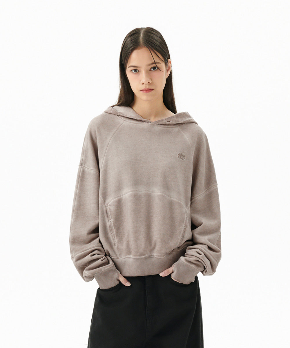 MAHAGRID DYED CURVED SEAM CROP HOODIE [BEIGE]