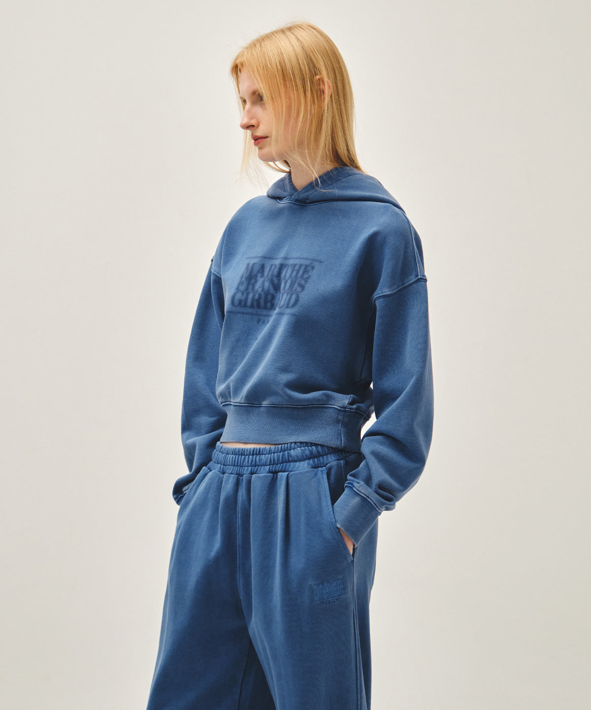 MARITHE W SHADOW CLASSIC LOGO DYEING CROP HOODIE blue