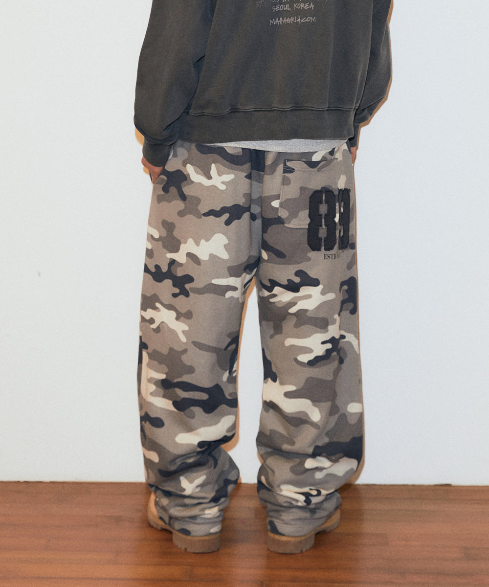 MAHAGRID CAMO APPLIQUE SWEATPANT [GREY]