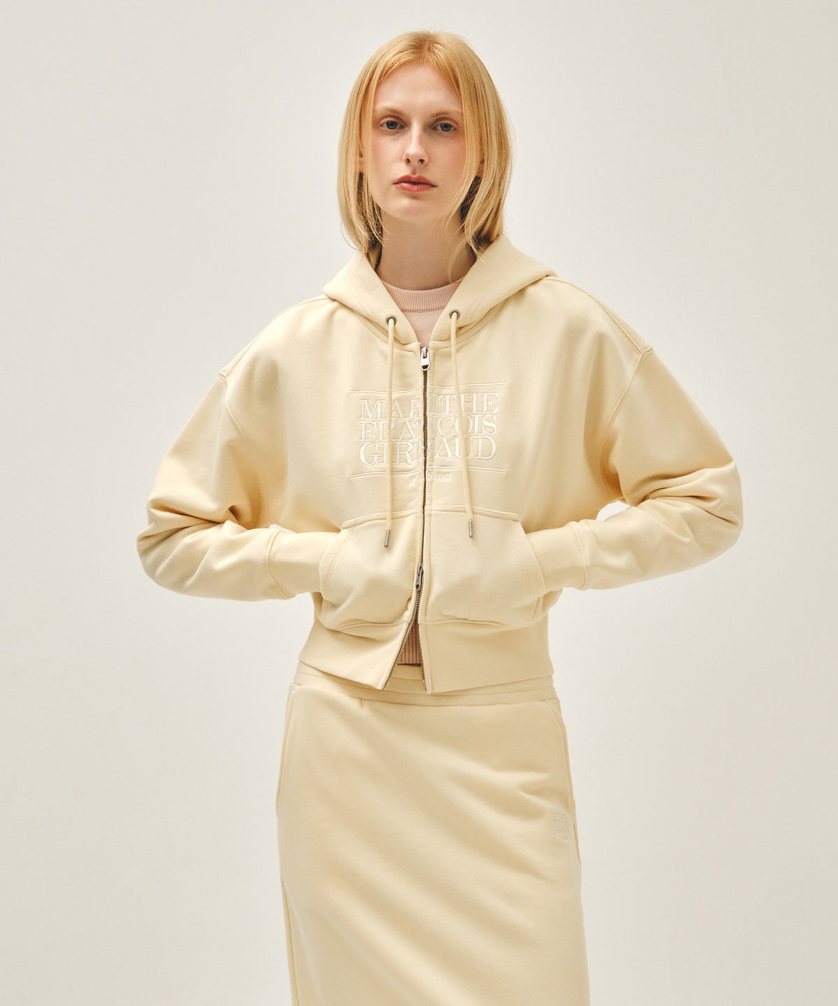 MARITHE W CLASSIC LOGO CROP HOODIE ZIPUP butter