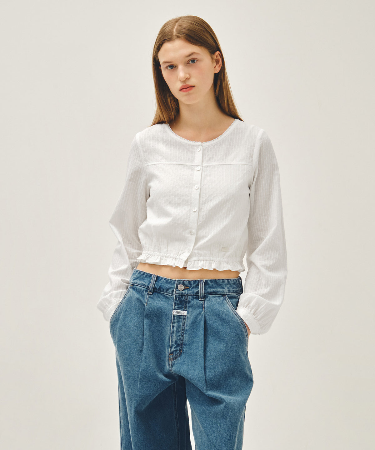 MARITHE W LACE SHIRRING CROP BLOUSE white