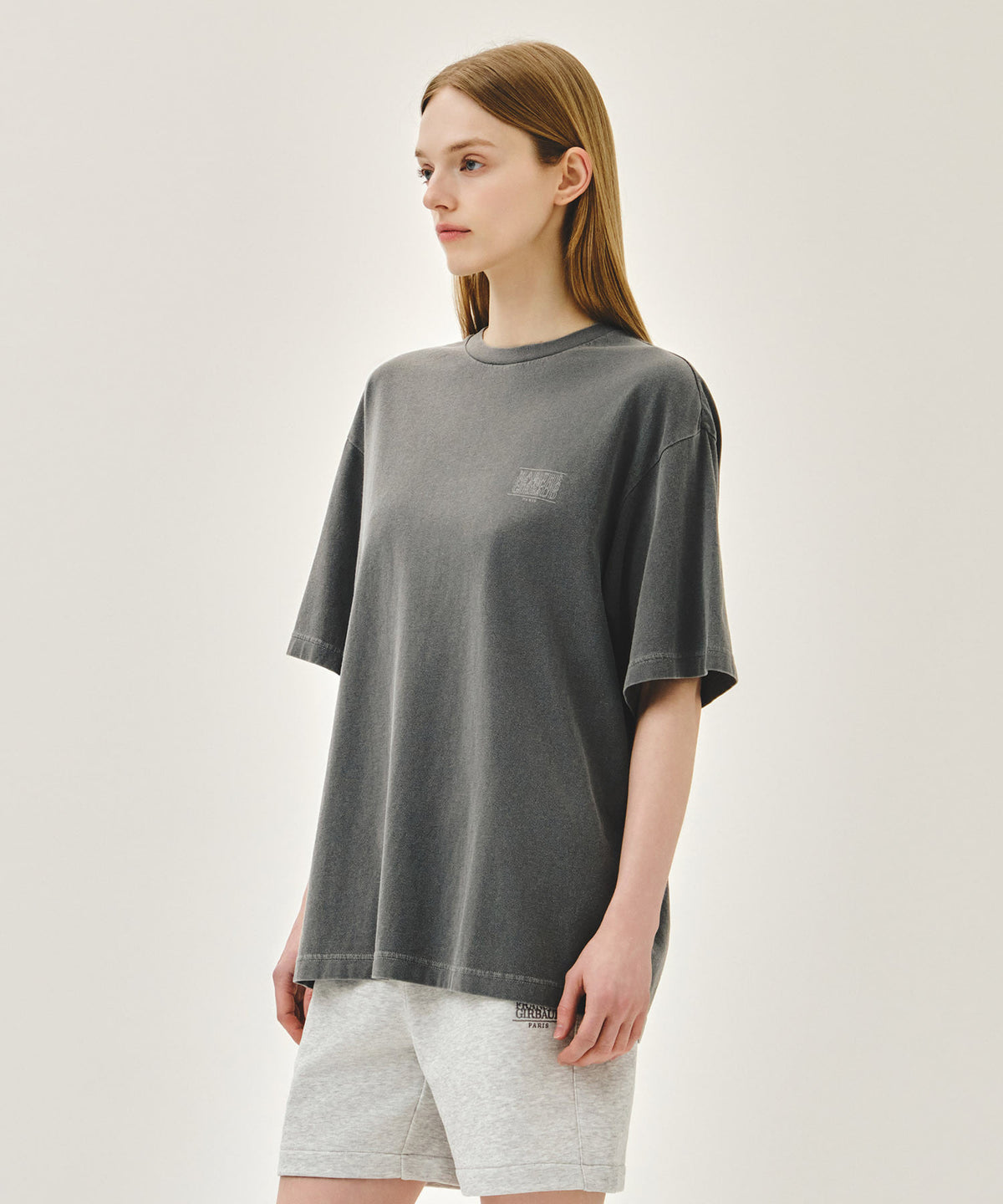 MARITHE OUTLINE CLASSIC LOGO DYEING OVERSIZED TEE charcoal