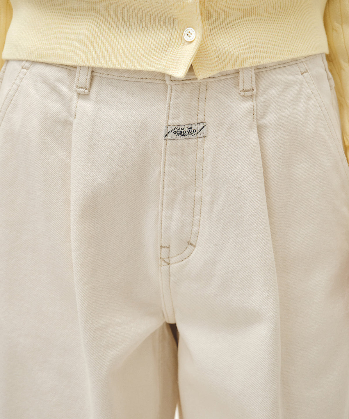 MARITHE LOW-WAIST TUCK WIDE DENIM PANTS ecru