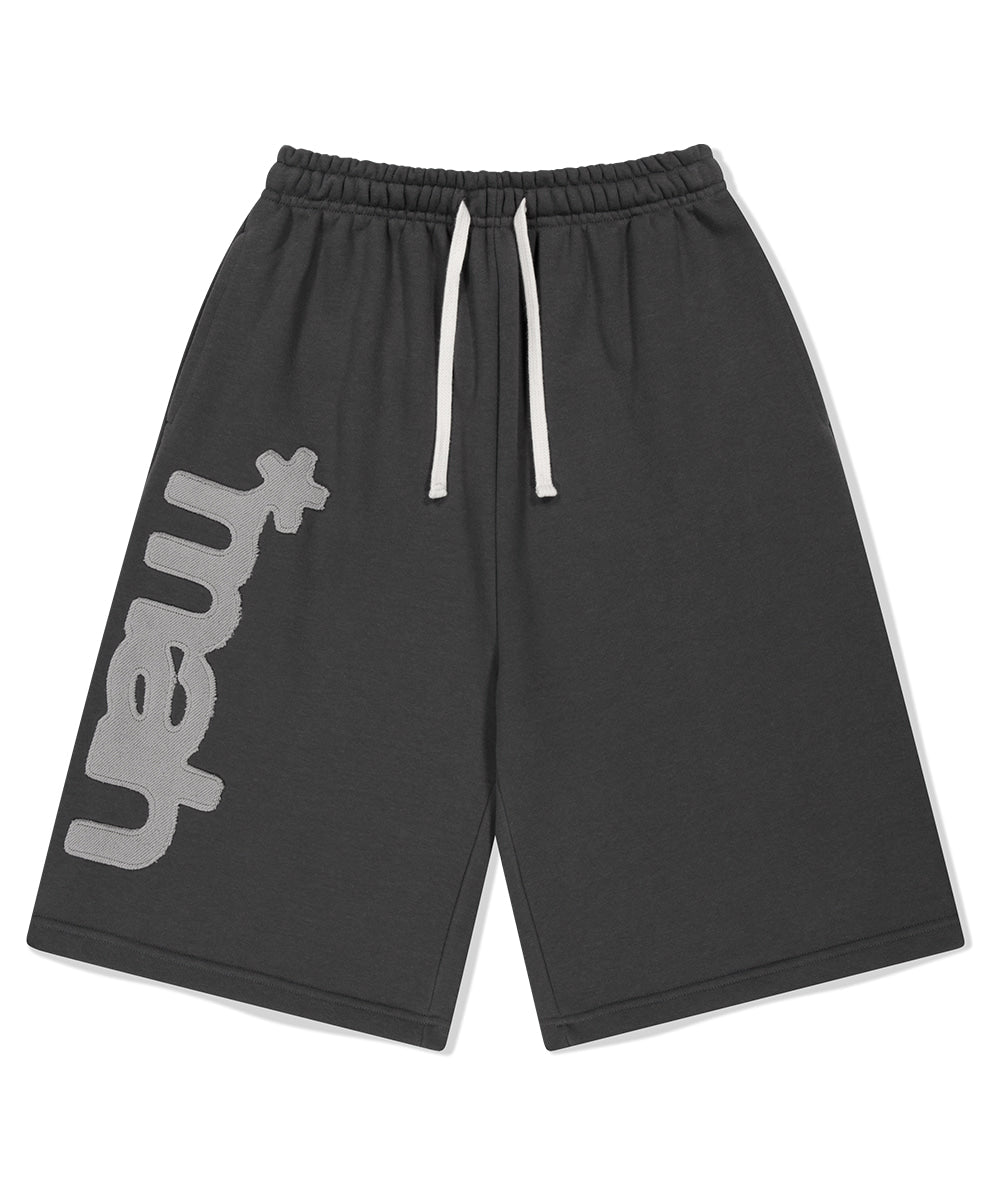 MAHAGRID BERMUDA MAH APPLIQUE SWEATSHORT[CHARCOAL]