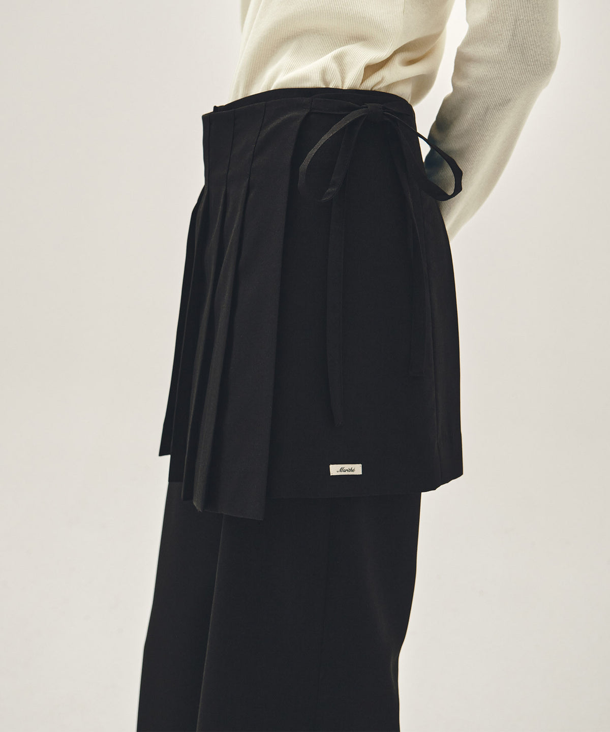 MARITHE W LAYERED PLEATS SKIRT PANTS black
