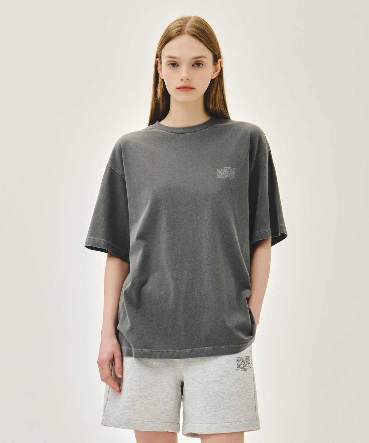 MARITHE OUTLINE CLASSIC LOGO DYEING OVERSIZED TEE charcoal