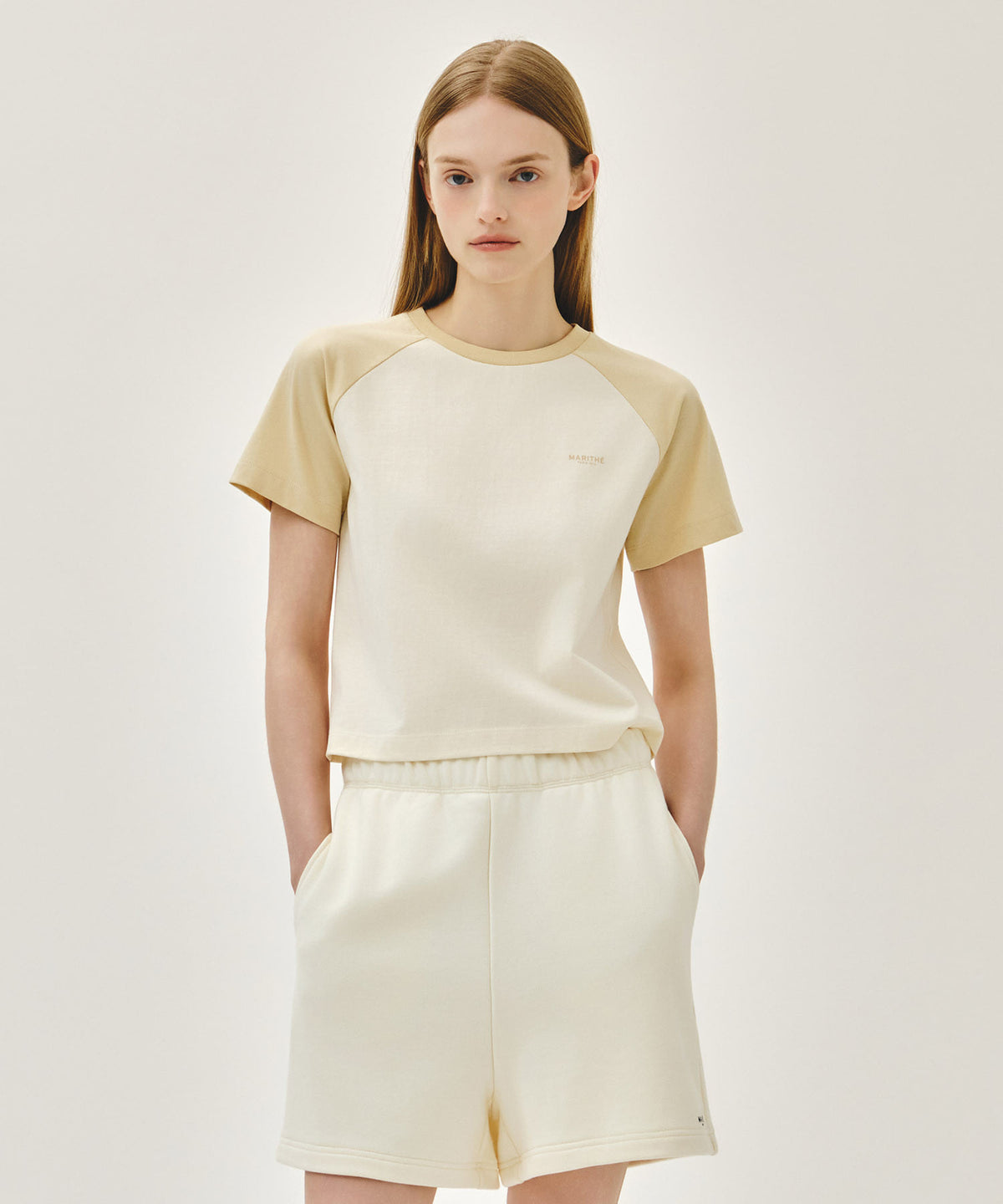 MARITHE W SMALL REGULAR LOGO RAGLAN CROP TEE butter