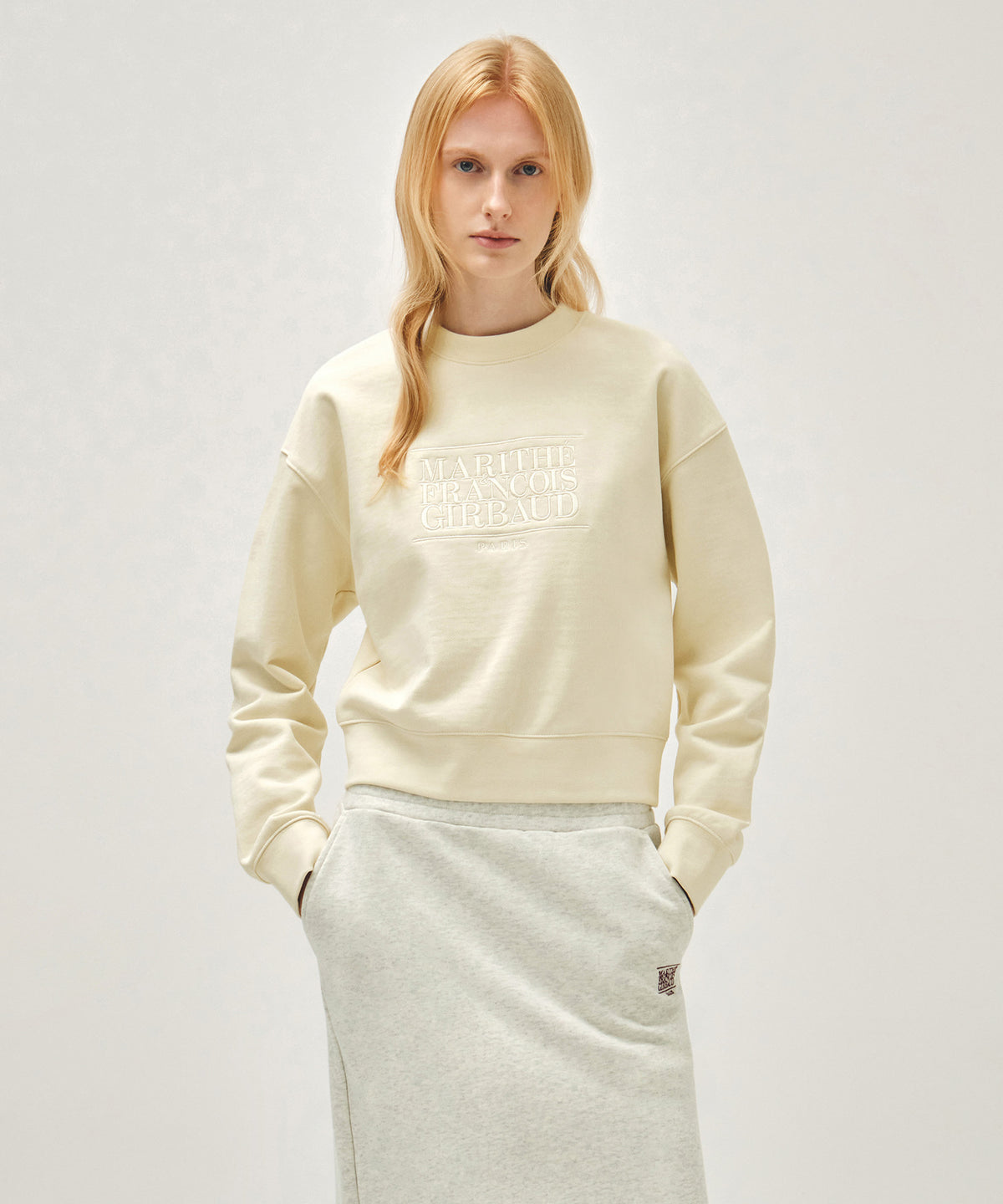 MARITHE W CLASSIC LOGO CROP SWEATSHIRT ivory