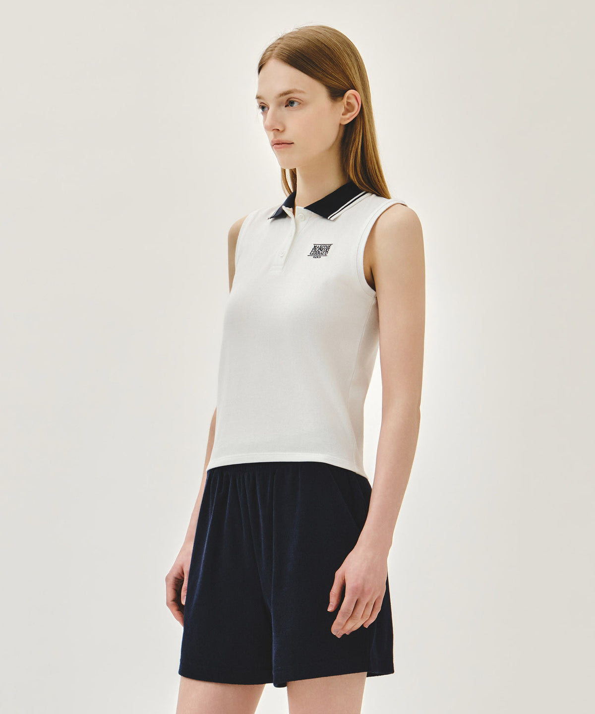 MARITHE W SMALL CLASSIC LOGO PK COLLAR SLEEVELESS white