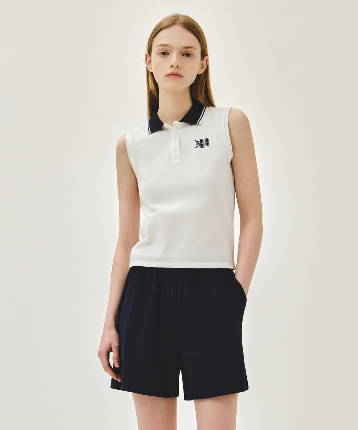 MARITHE W SMALL CLASSIC LOGO PK COLLAR SLEEVELESS white