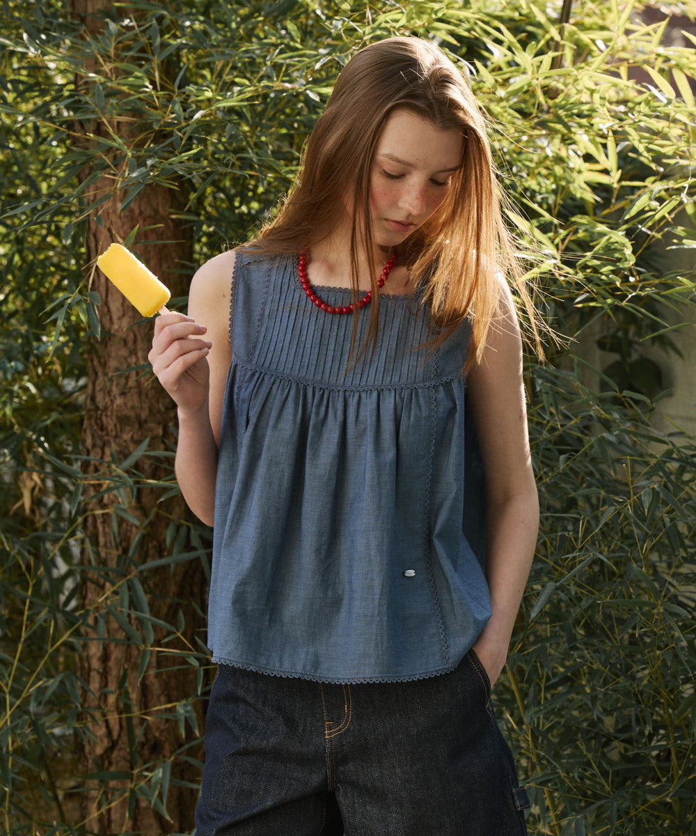 Covernat Women's Chambray Pintuck Sleeveless Blouse Blue