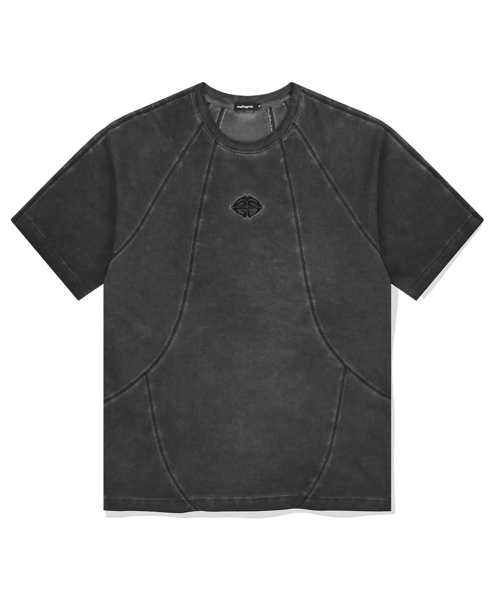MAHAGRID CURVED SEAM PIGMENT TEE[CHARCOAL]