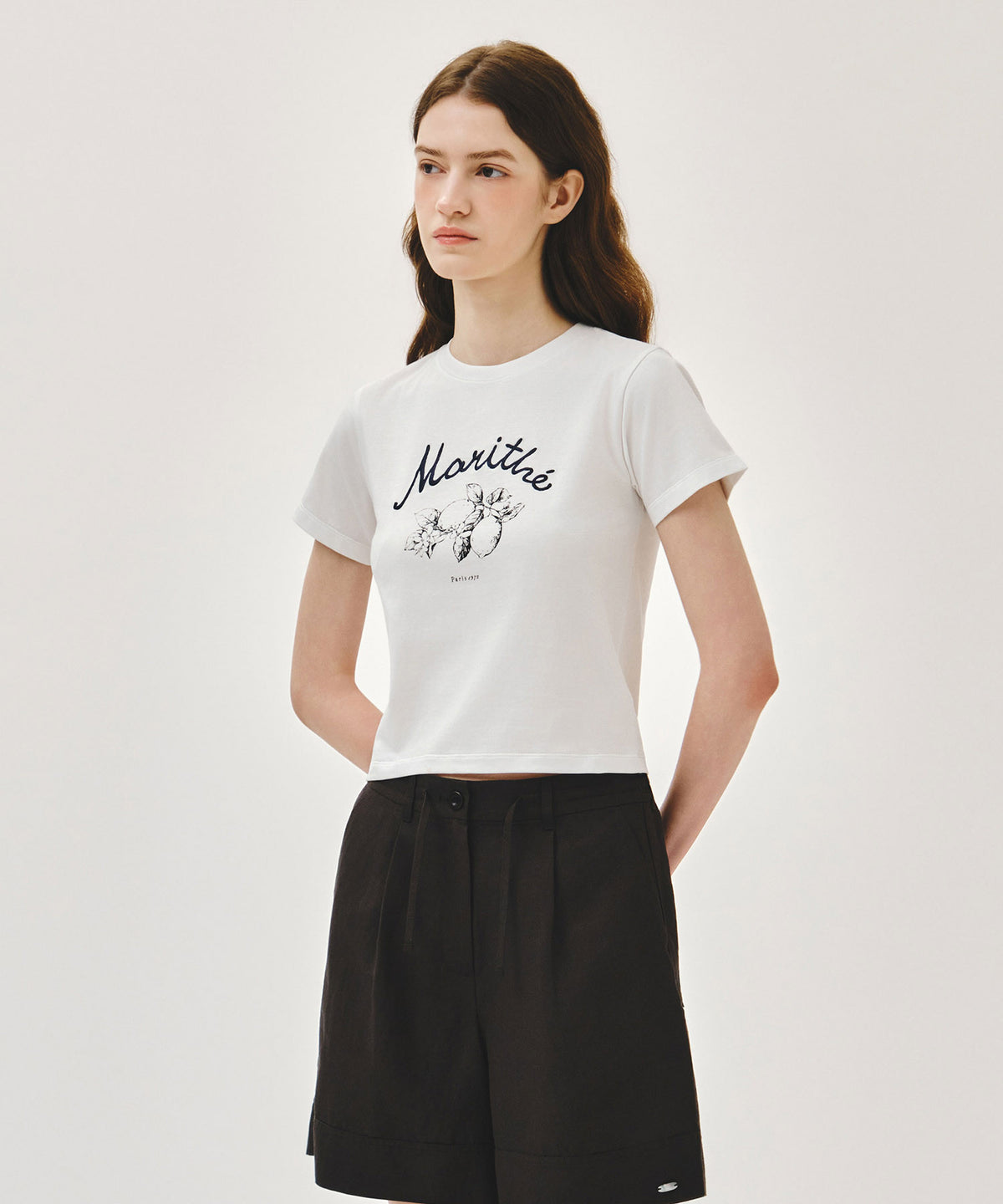 MARITHE W LEMON GRAPHIC SLIM CROP TEE white