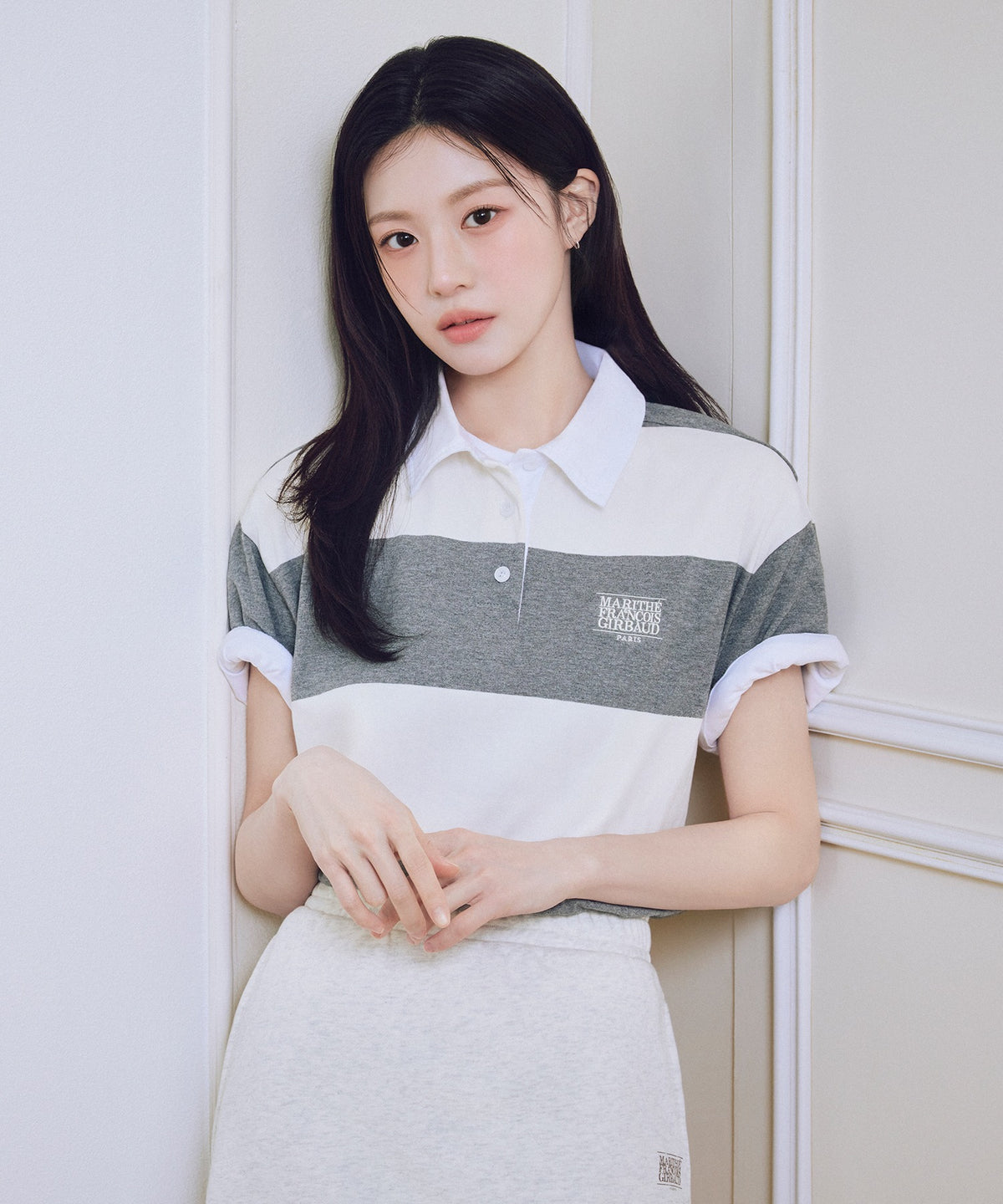MARITHE [S size 1st shipment 7/1, 2nd shipment 7/7 | M, XL size reserved shipping 7/2] SMALL CLASSIC LOGO RUGBY STRIPE OVERSIZED COLLAR TEE ivory