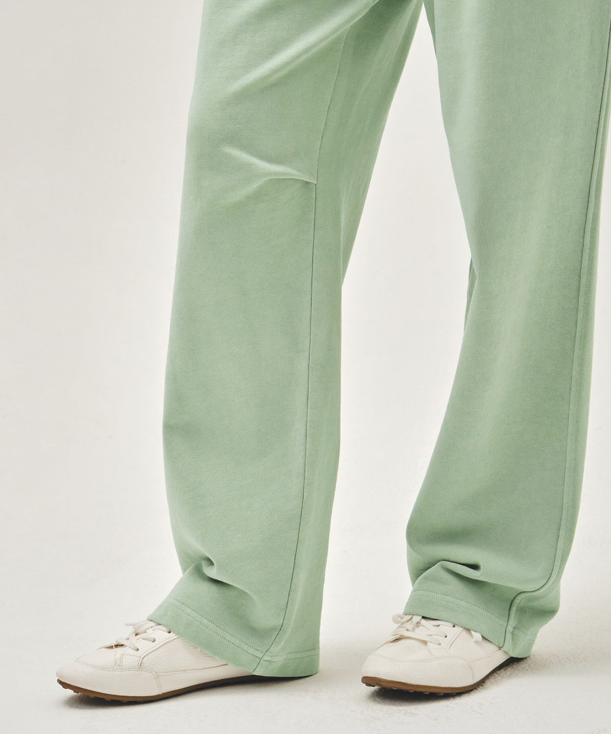 MARITHE OUTLINE CLASSIC LOGO DYEING TUCK WIDE SWEAT PANTS mint